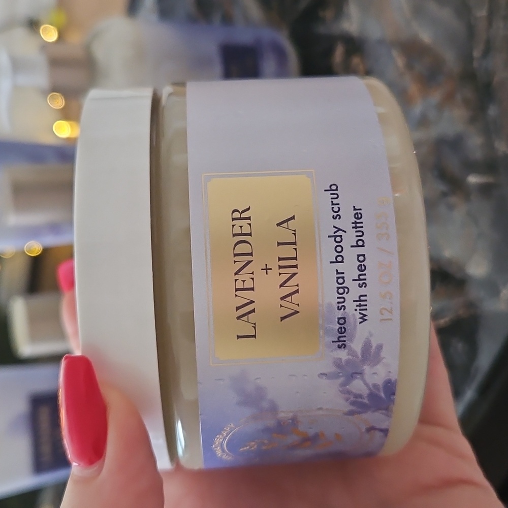 Bath & Body Works Lavender Vanilla Collection - Picture 2 of 8